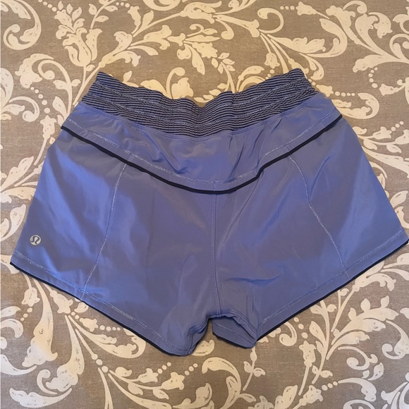 Lululemon purple shorts size 4 - Picture 4 of 4
